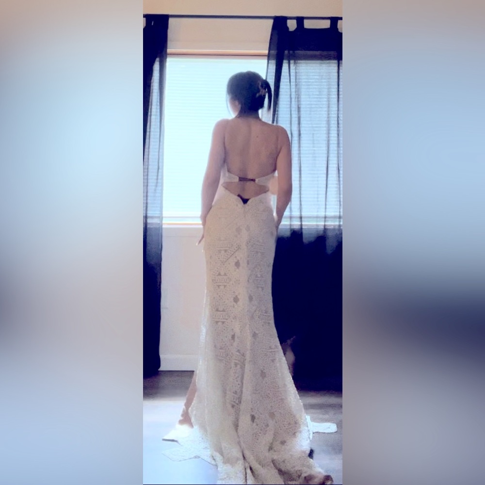 LAUDAE Artemis sz 4 USED wedding dress.